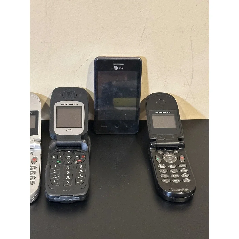 Vintage cellphone lot, tested and working does not come with chargers